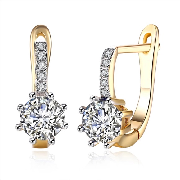 New 18K Gold Plated White Zircon Stud Earrings - Picture 2 of 3